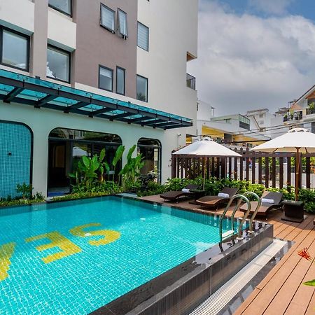 Sea Breeze Condotel Danang Экстерьер фото